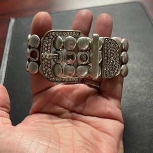 Silver buckle bracelet stretchy